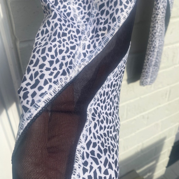 Lululemon Inspire Tight II Mesh Miss Mosaic white black 2 - Picture 4 of 13